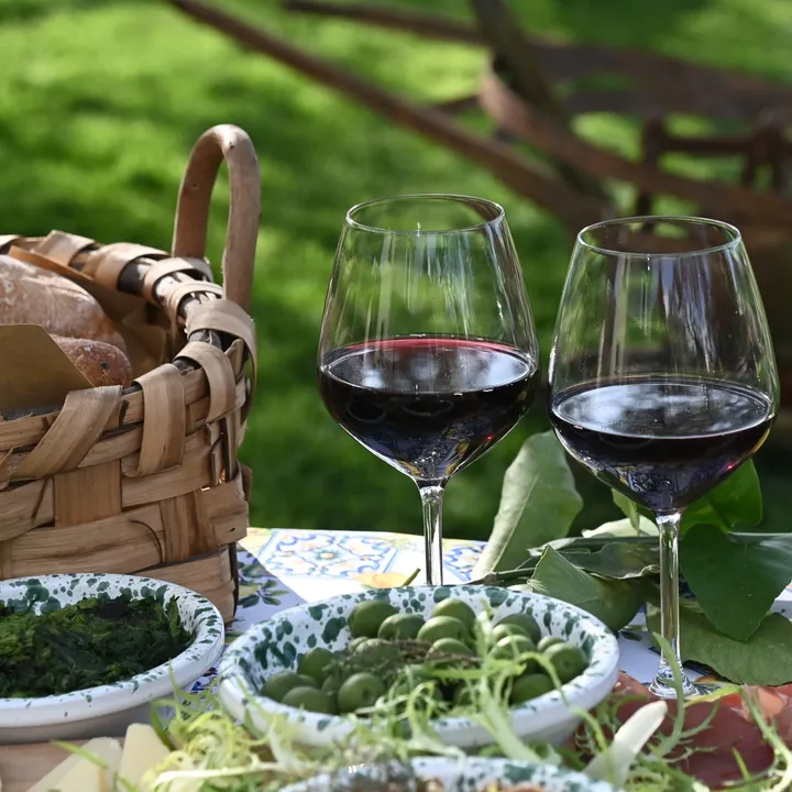 The art of conviviality, where pleasure, beauty and nature-2